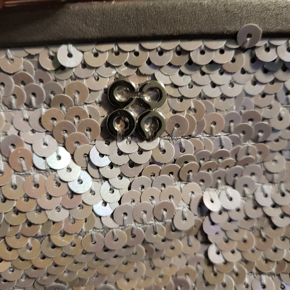 Coach Audrey Sequin Clutch. Special Edition Kisslock. - Picture 5 of 7